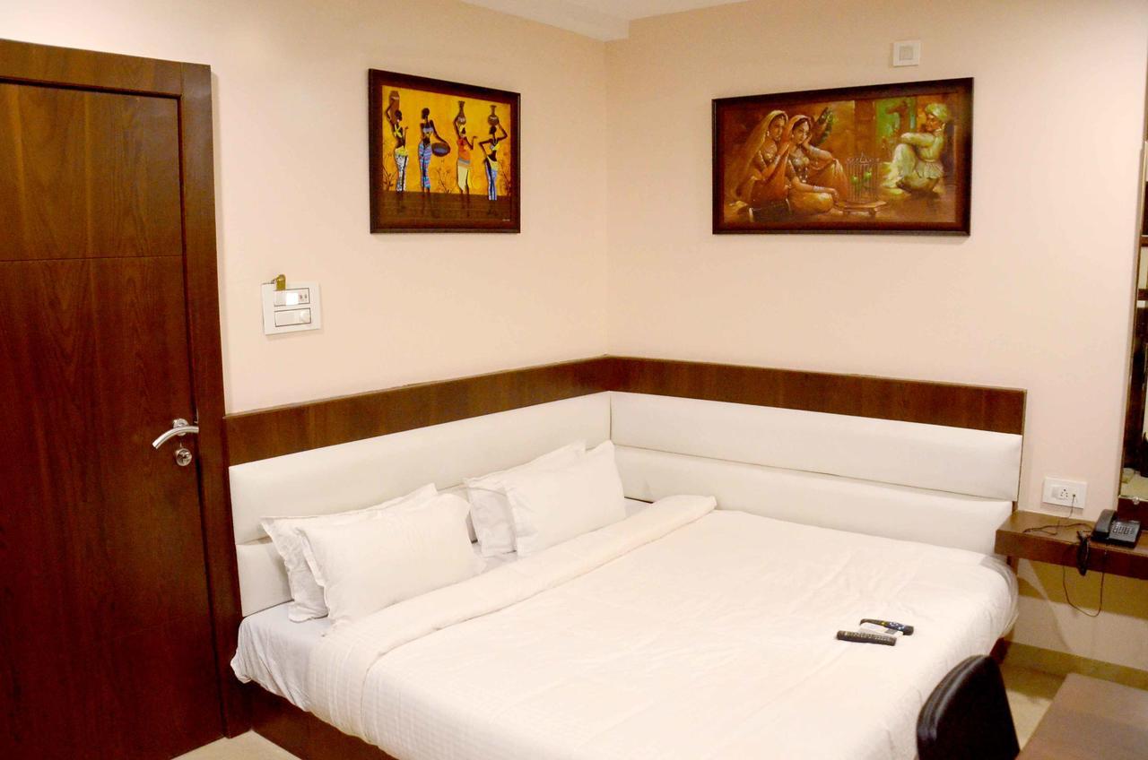 Hotel Shikhar Darshan 우자인 외부 사진