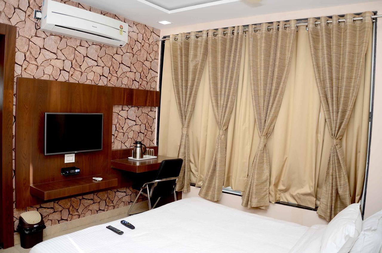 Hotel Shikhar Darshan 우자인 외부 사진