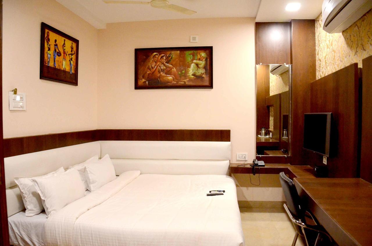 Hotel Shikhar Darshan 우자인 외부 사진