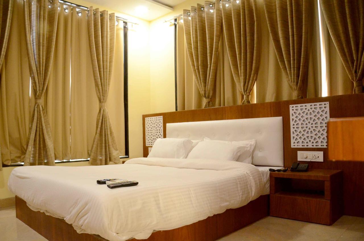 Hotel Shikhar Darshan 우자인 외부 사진