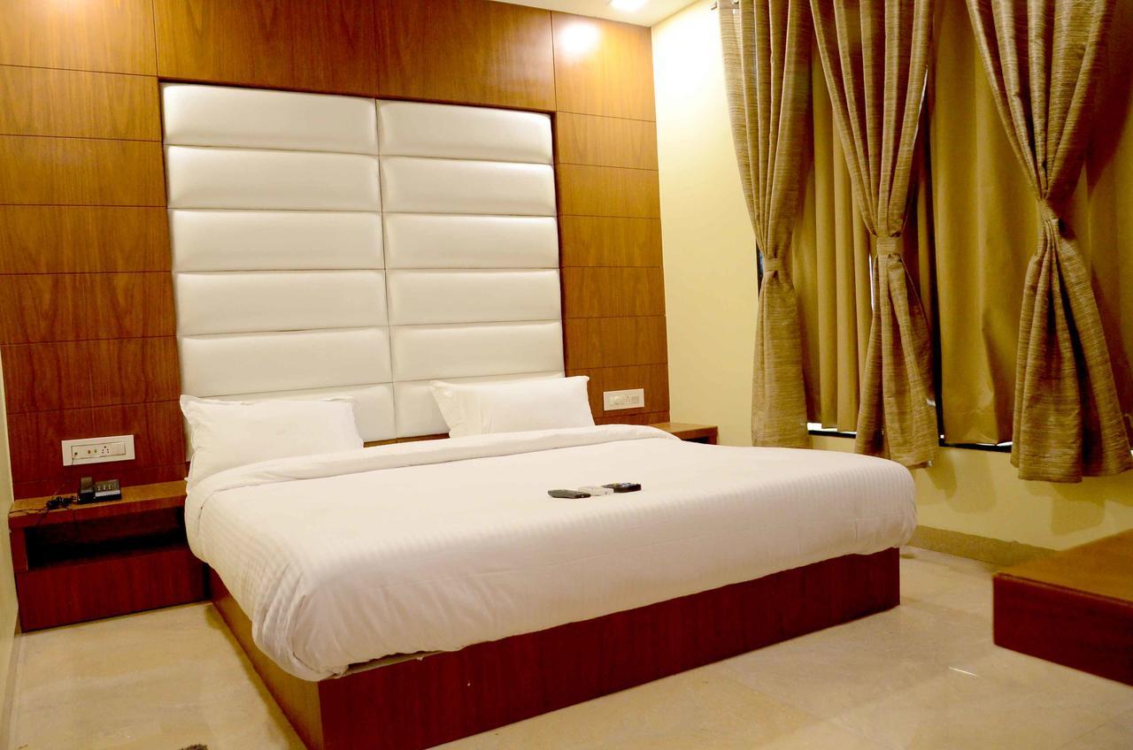 Hotel Shikhar Darshan 우자인 외부 사진
